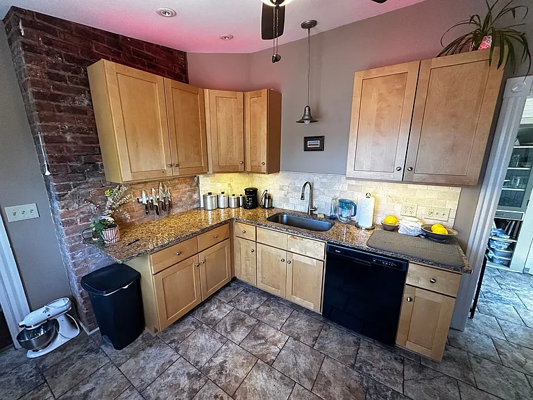 27 Vick Park #A — Photo 5