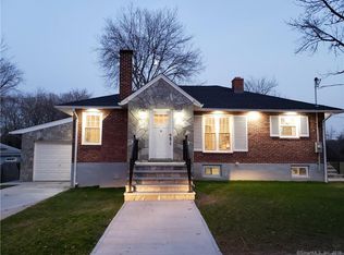 9 Woodlawn Ave, Waterford, CT 06385