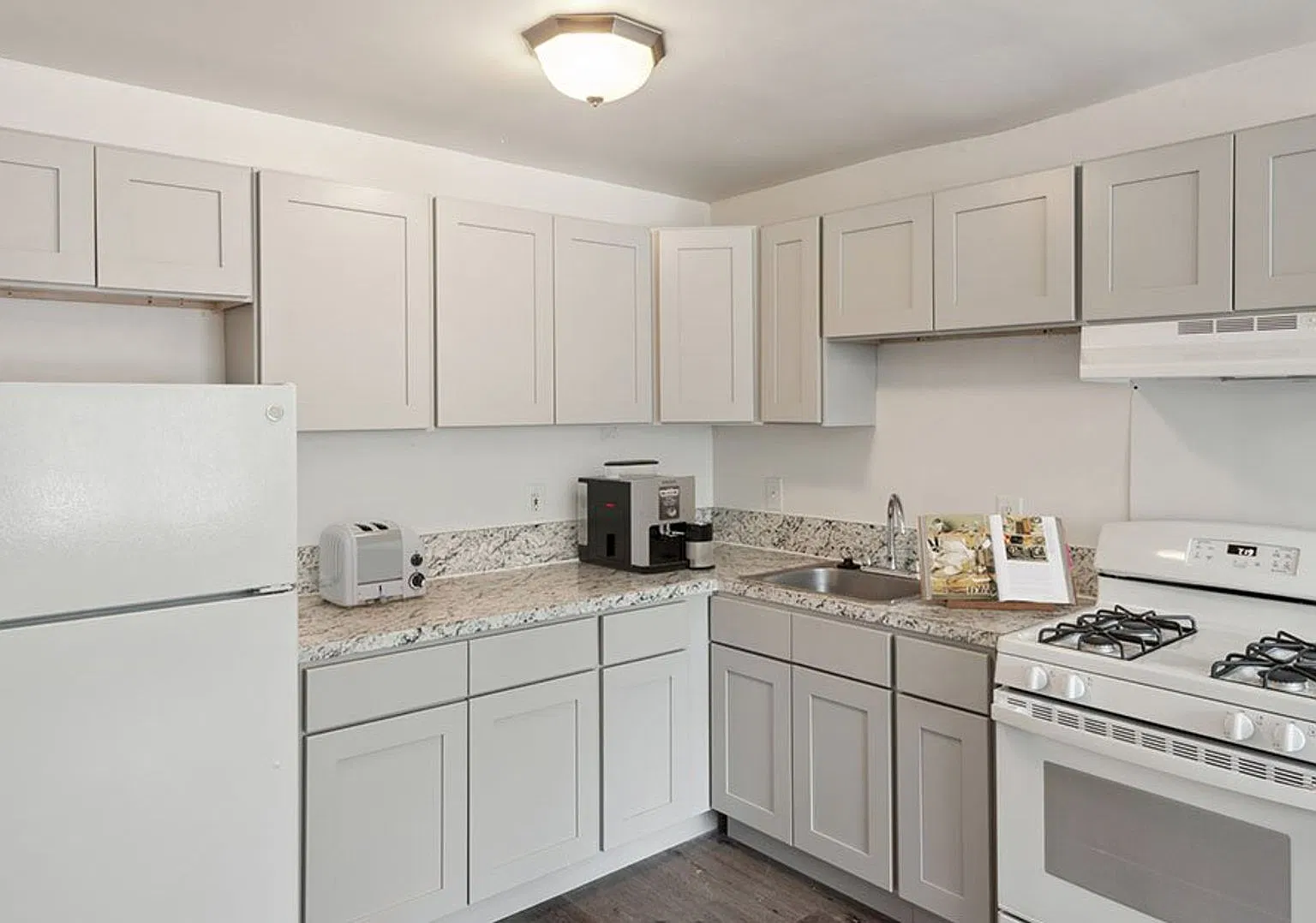 Grosvenor North Townhomes — Photo 4