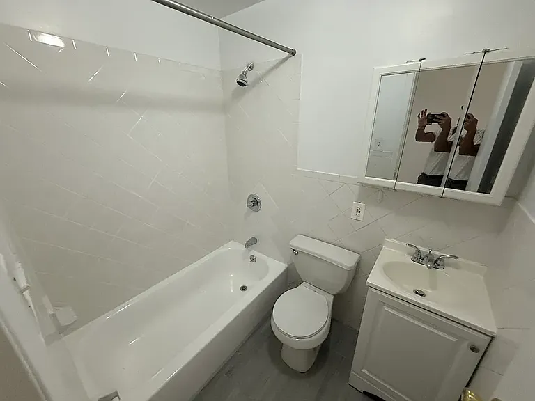 426 W 48th St #1RE — Photo 9
