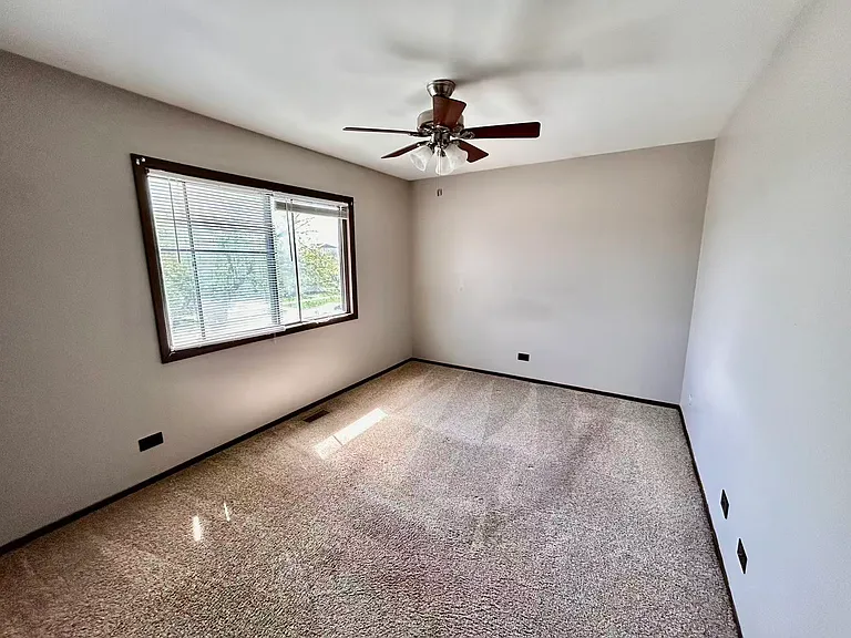 2S701 Winchester Cir E #3 — Photo 12