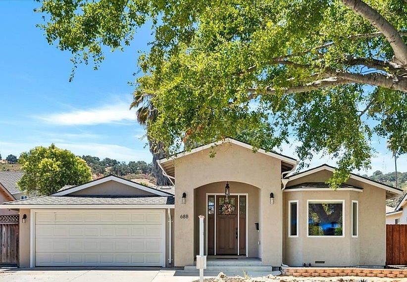 1st image of 688 Los Huecos Dr