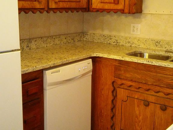 3rd image of 922 NW 21st St APT 9