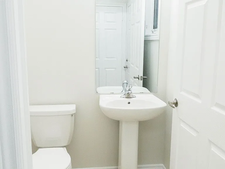 102 Benadir Ave — Photo 11