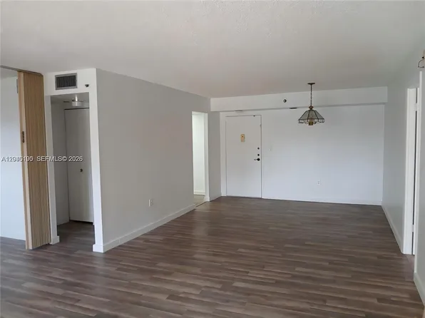1300 Saint Charles Pl, Hollywood, FL
