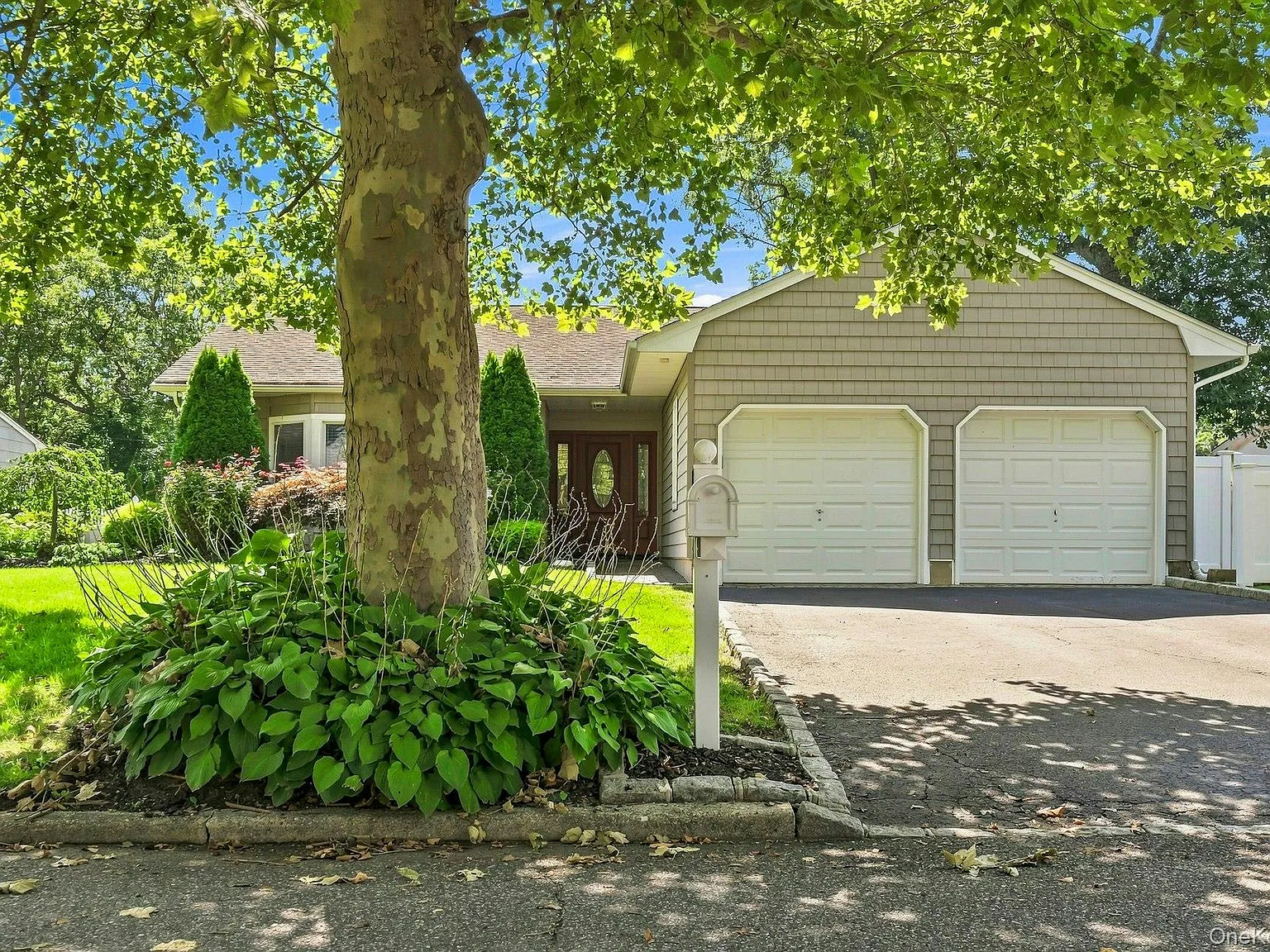 4 bed, 2.0 bath, 2276 sqft, $4,600 — Photo 4