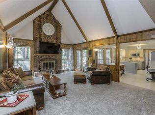 8234 Parkhill Cir, Lenexa, KS 66215