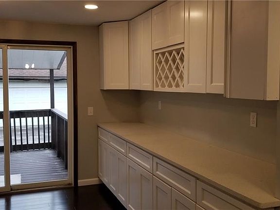 3rd image of 82 E Grand Blvd