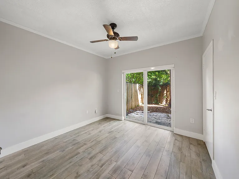 1611 SW 2nd Ct #104 — Photo 12