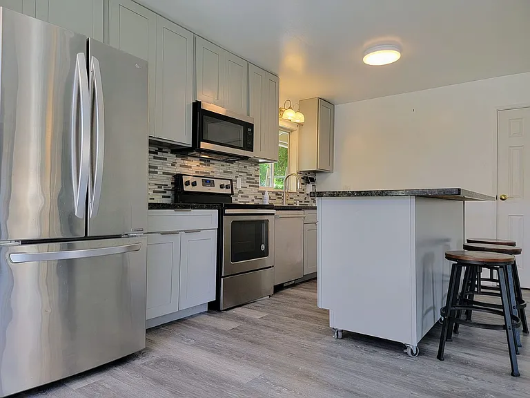 6164 Kalanianaole Hwy — Photo 1