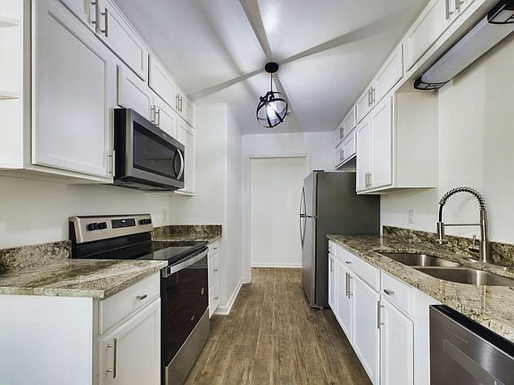 5th image of 2428 Southdale Drive