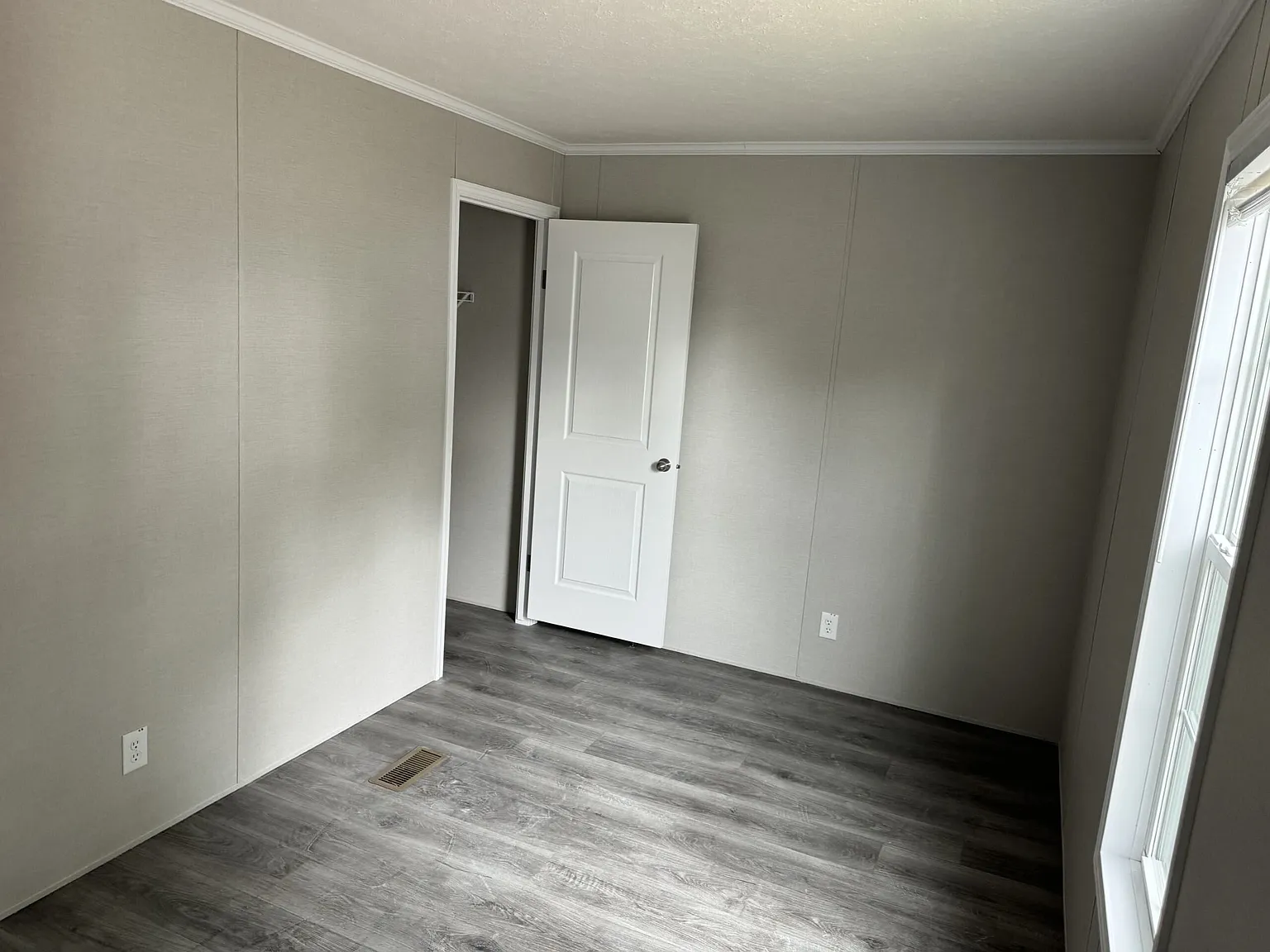 Regency Manor — Photo 4