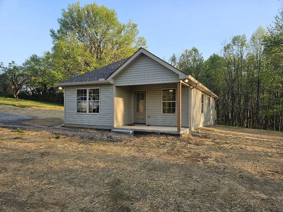 3 bed, 1100 sqft, $1,650 — Photo 3