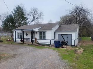 805 E Robert S Kerr Blvd, Wynnewood, OK 73098