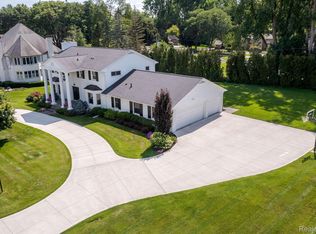 975 Stuyvessant Rd, Bloomfield Hills, MI 48301