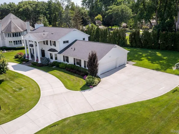 975 Stuyvessant Rd, Bloomfield Hills, MI 48301
