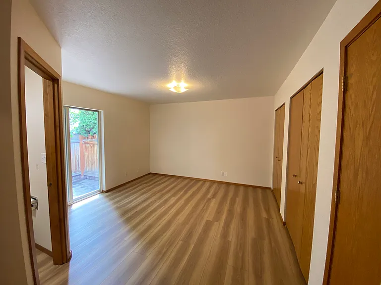 905 SE Stratford Ct — Photo 14