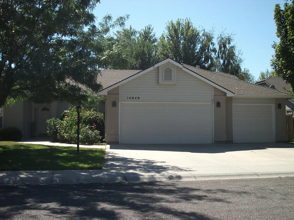14049 W Battenberg Ct