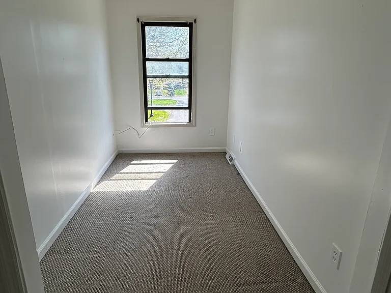 164 S Pearl St — Photo 11