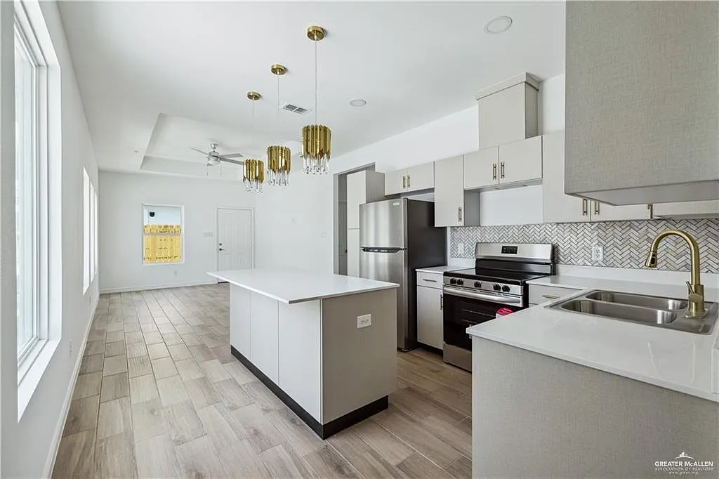 2 bed, 1.0 bath, 2485 sqft, $1,150 — Photo 3