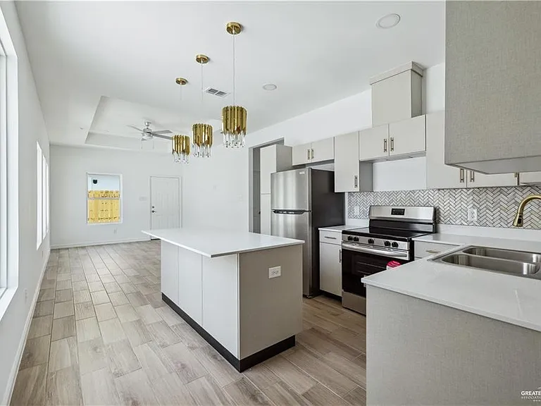 5323 Vision St #B — Photo 3