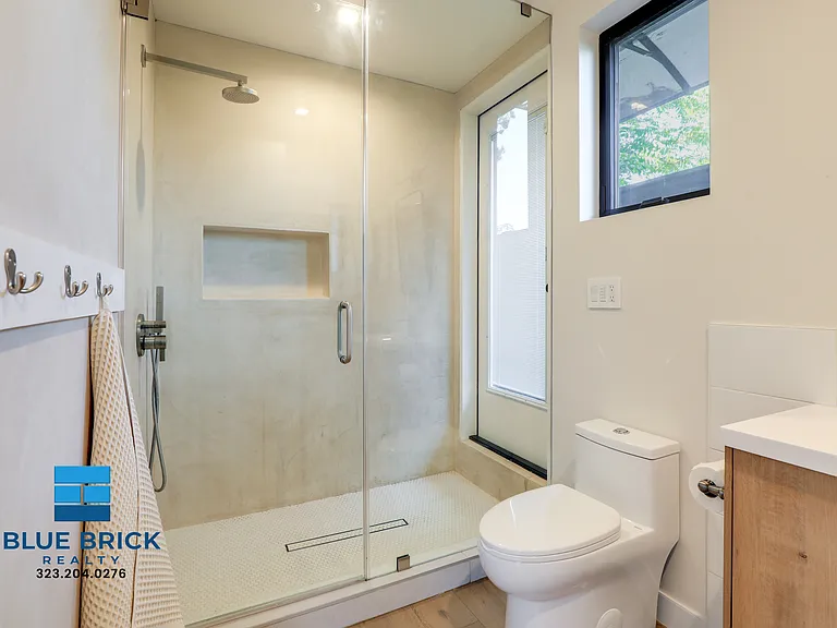 14120 Archwood St — Photo 11