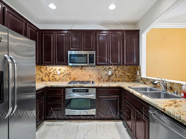 28929 Frankfort Ln — Photo 1