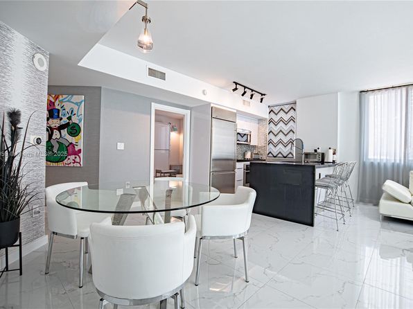 500 Brickell Ave APT 301