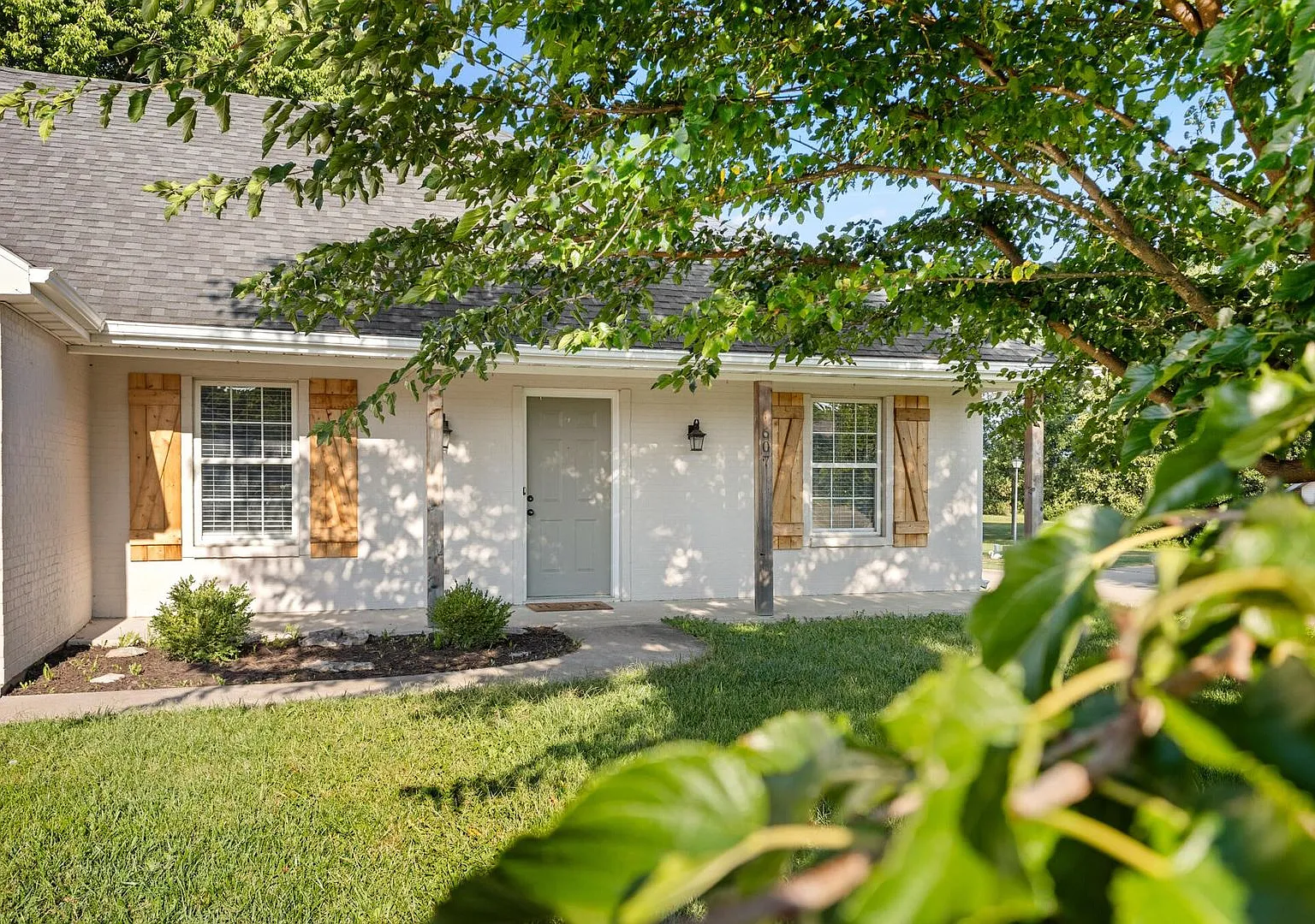 Fabulous 3 Bed 2 Bath House! — Photo 3
