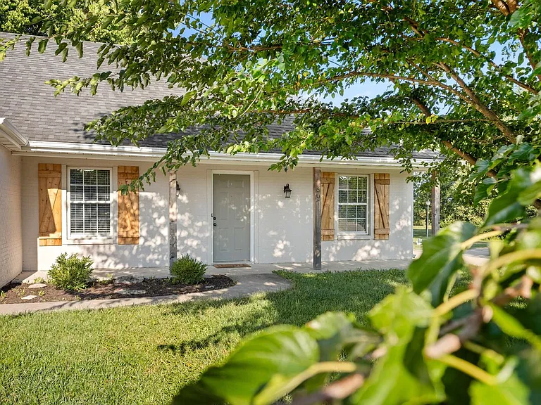 607 Winterway Dr — Photo 3