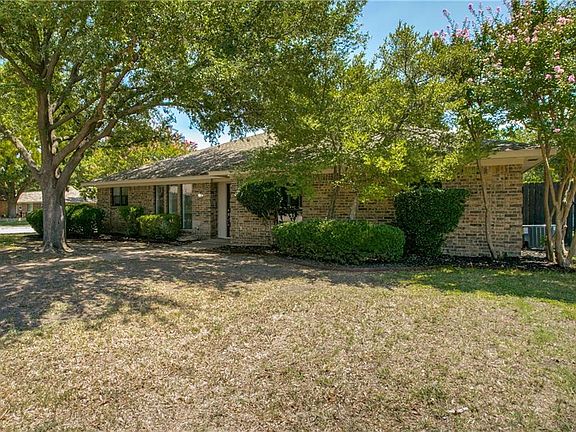 2nd image of 2312 Newcastle Cir