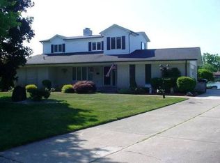 1526 Pebble Point Dr, Troy, MI 48085