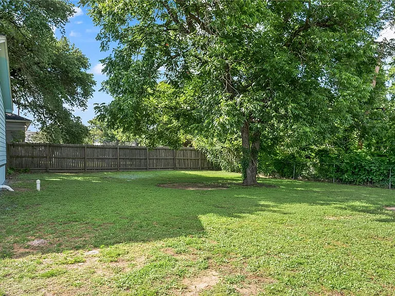 1803 S College Ave — Photo 17