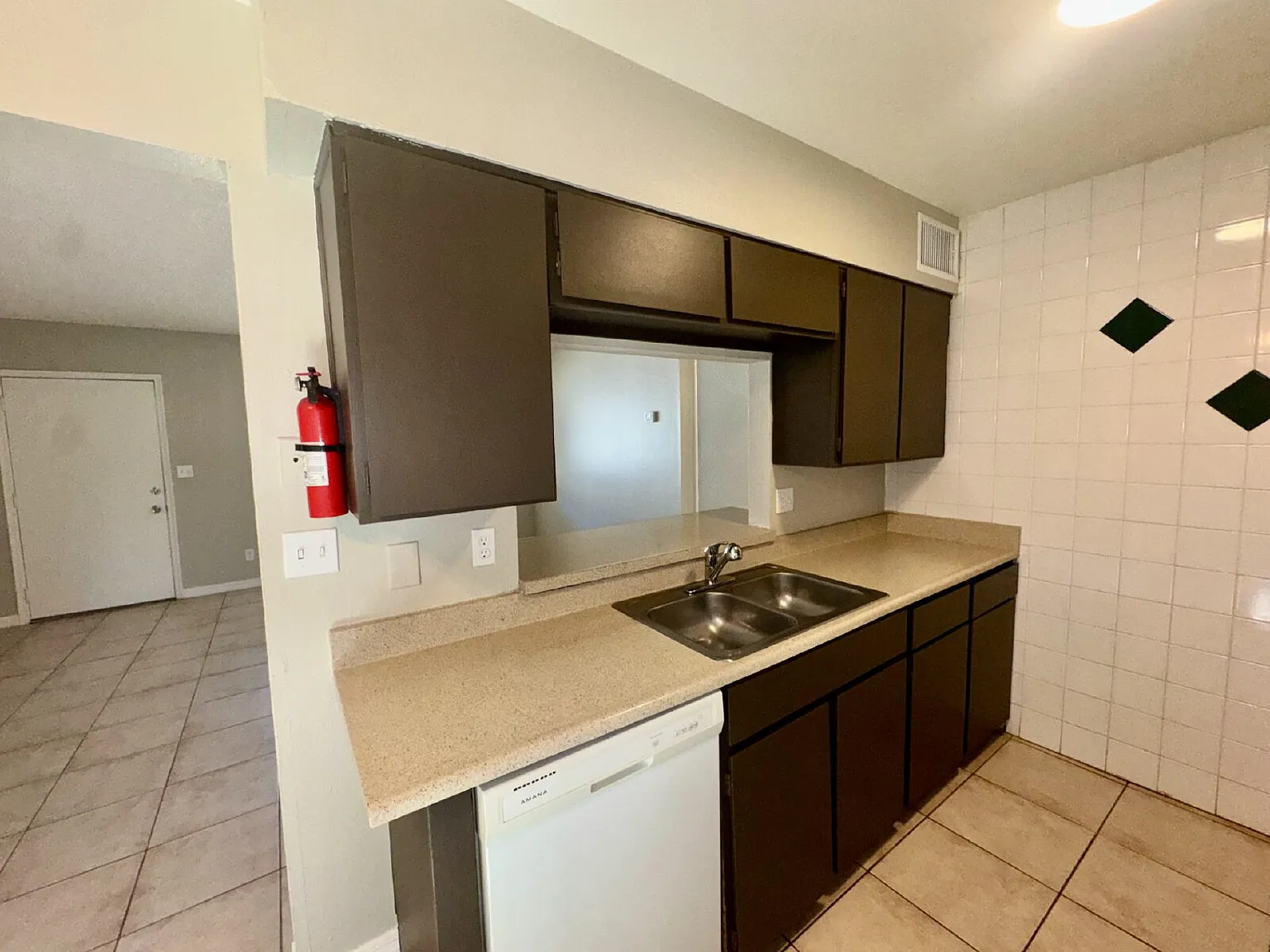 2 bed, 1.0 bath, 833 sqft, $1,275 — Photo 4