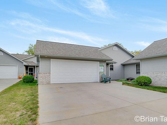 3rd image of 111 W Divina Dr #111