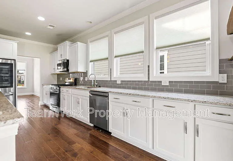 233 Seaworthy St — Photo 9