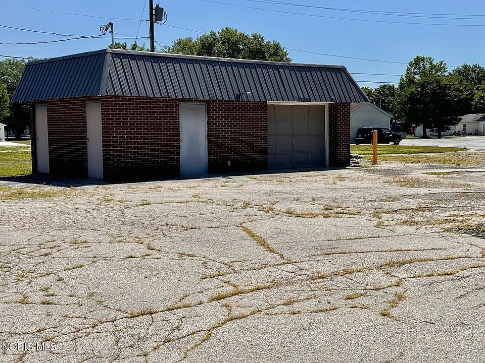 1st image of 720 N Main St