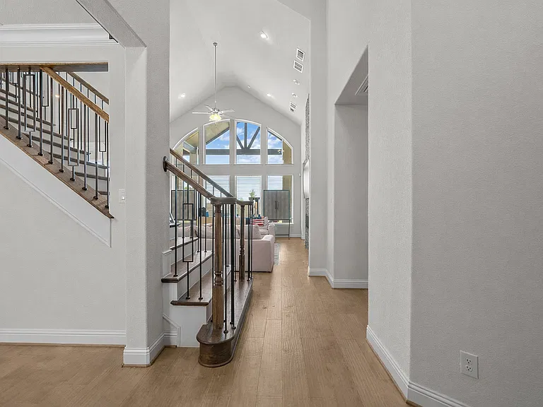 4428 Mill Pond Dr — Photo 2