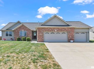 809 Racastle Rd, Chatham, IL 62629