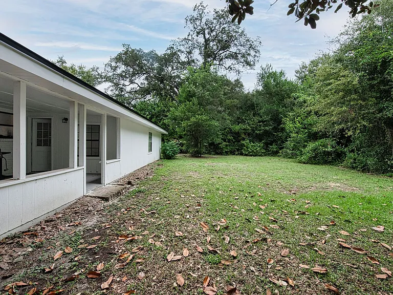 3760 Bayou Blvd — Photo 3