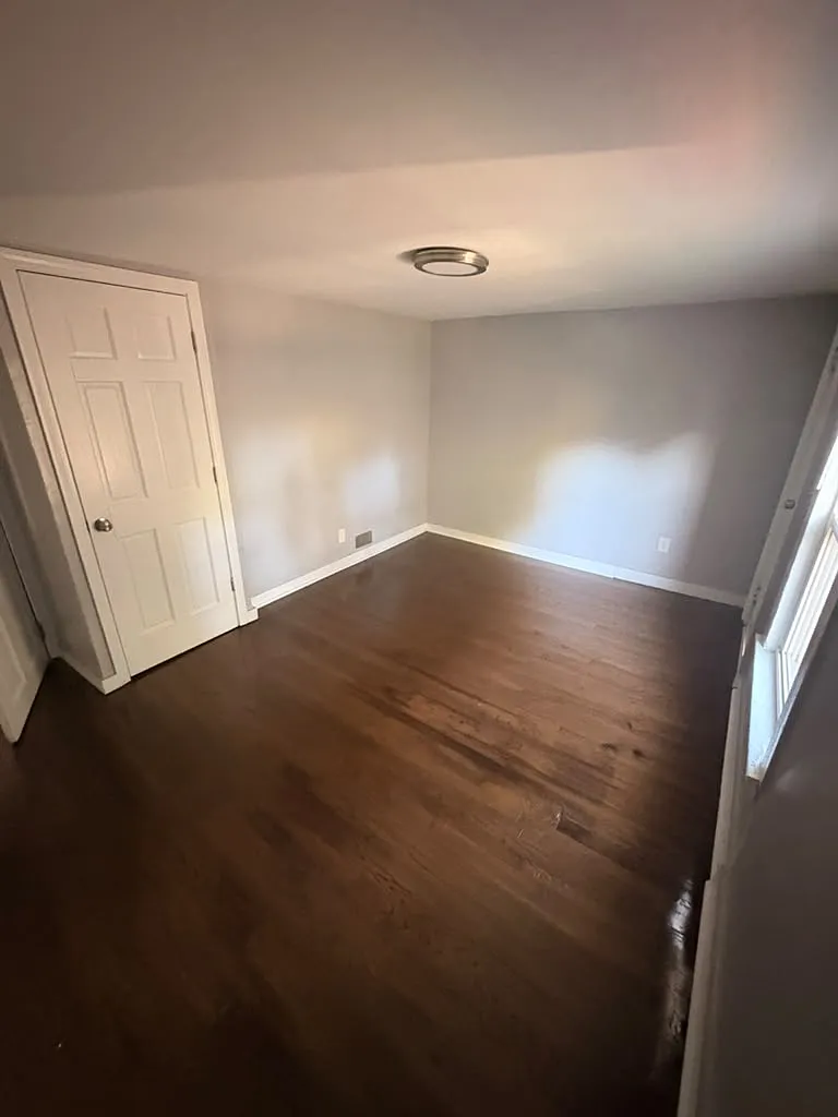 5 bed, 1.5 bath, 1500 sqft, $2,600 — Photo 2