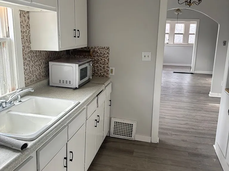 624 N Lewis Ave — Photo 11