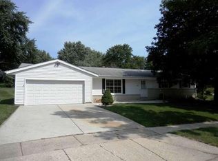 5232 Oakton Ln, Greendale, WI 53129