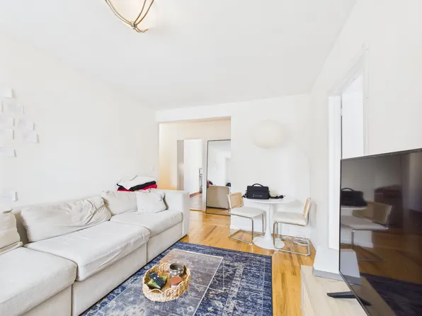 303 West 19th Street 63 image 1 of 6