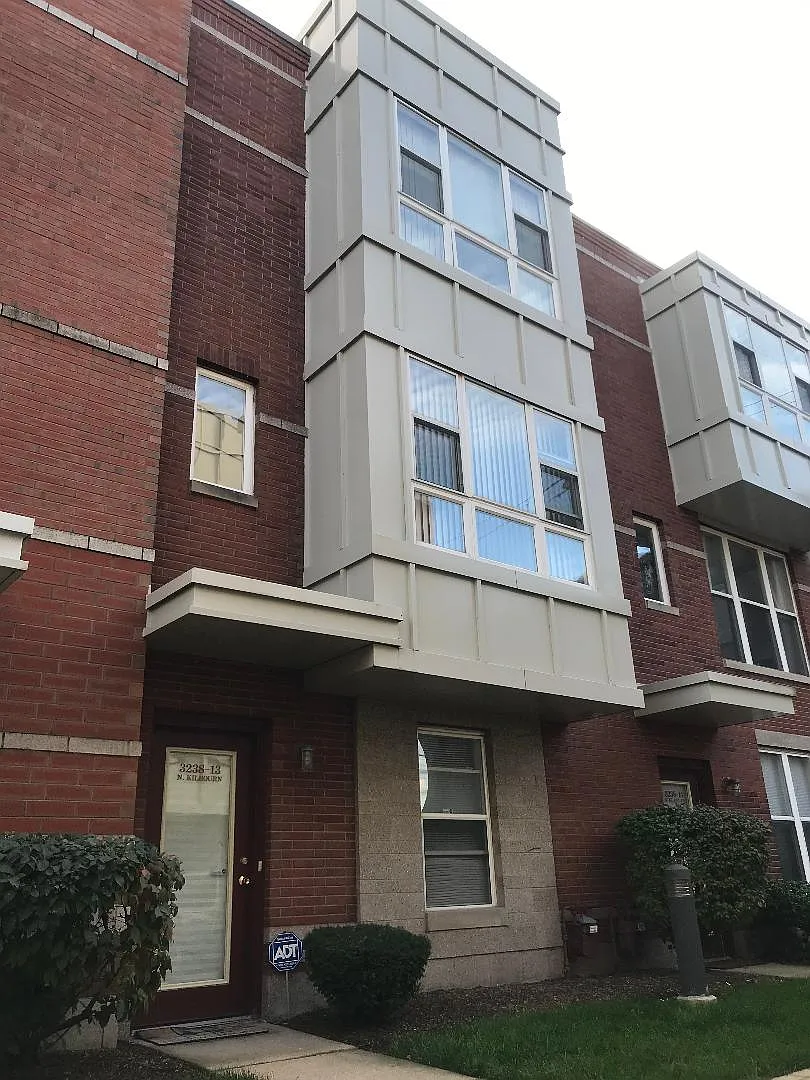 3238 N Kilbourn Ave — Photo 1