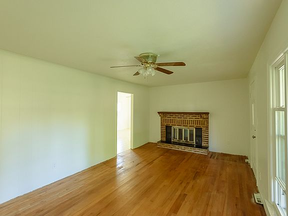 4th image of 19765 Crandell Ct