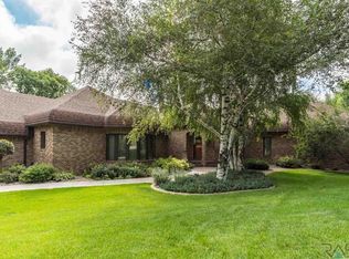 8 E Twin Oaks Est, Sioux Falls, SD 57105