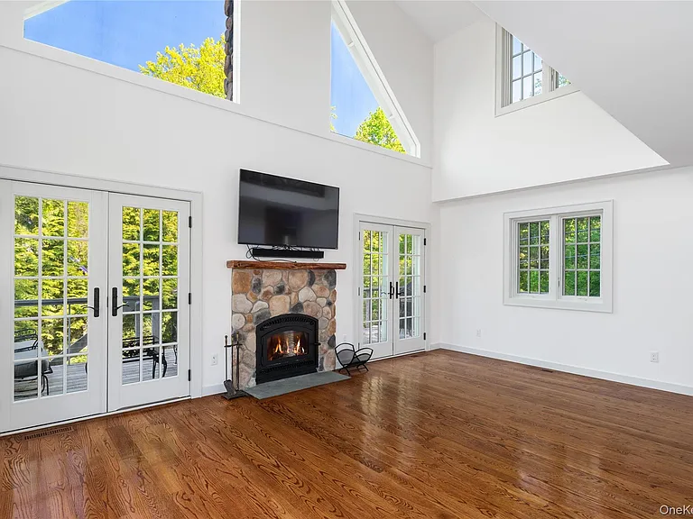 53 Cove Rd — Photo 12