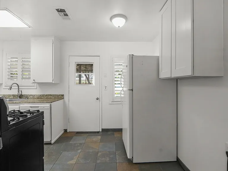 413 Adlena Dr — Photo 5