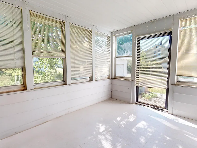 224 Runn St — Photo 9